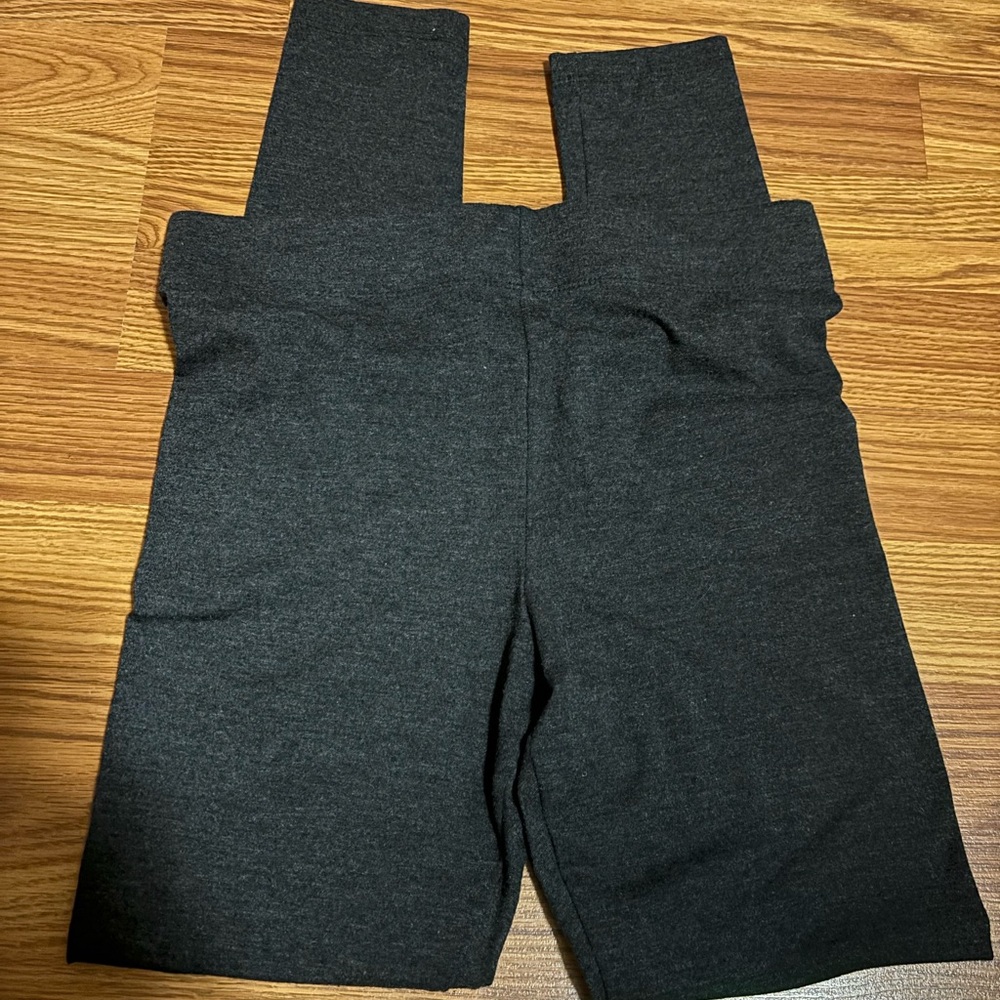 Medium women cloths leggings (2) and shirts (2)